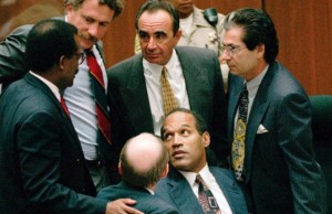 Une mini-série sur le procès O.J. Simpson avec Britton, Schwimmer, Travolta