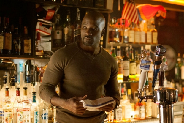 jessica-jones-mike-colter-as-luke-cage