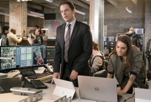 APB: PITCH:L-R: Justin Kirk and Caitlin Stacey in APB coming soon to FOX.  ©2016 Fox Broadcasting Co. Cr:  Chuck Hodes / FOX